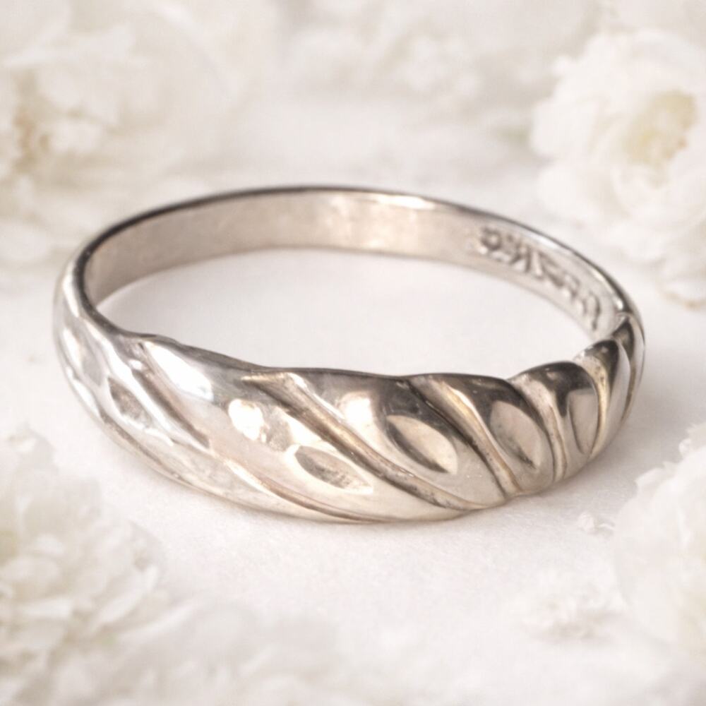Vintage Silver-Tone Sculpted Wave Ring